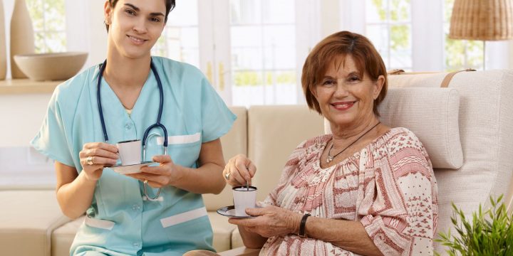 پرستار سالمند لویزان